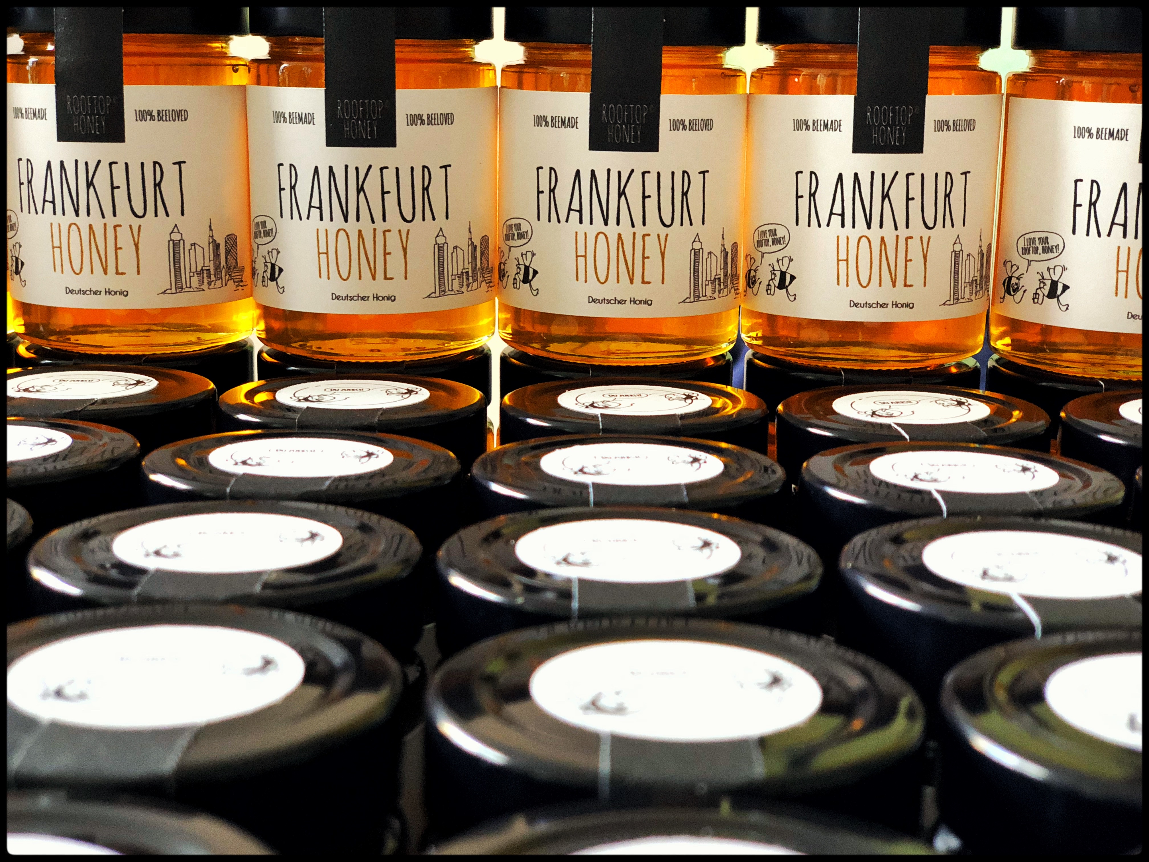 Leuchten gold-gelber Honig. 